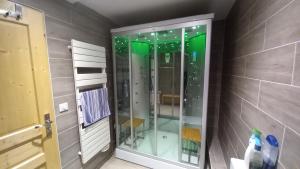 Chalets Ski Chalet - Chez Helene Ski fb : photos des chambres