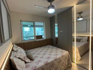 Apê estilo Resort c pé na areia e vista mar, próximo ao Beto Carrero