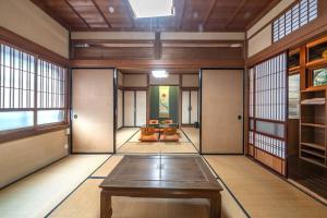 【1日1組限定4名まで同額】宮川沿いの町家一棟貸切ステイ　～WAT RESORT 飛騨まちやど 桜～