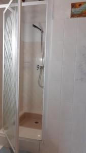 CHALEUREUX COTTAGE, PISCINE PATIO