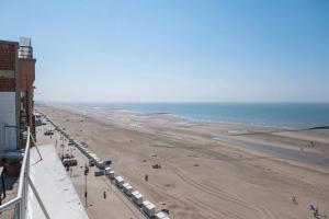 Fraval - Beachfront Apartment with Sea Views in Middelkerke