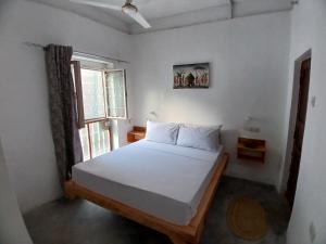Double room, with breakfast, WIFI, 20 meters to the beach