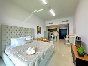 Luxury Studio w BoHo Design and Balcony for 4 Pax