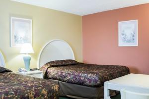 Queen Room with Two Queen Beds - Non-Smoking room in Rodeway Inn & Suites Haines City