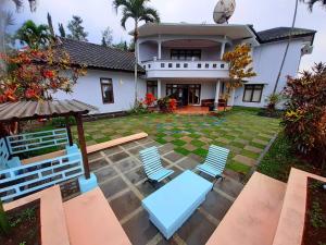 Villa batu malang swimming pool