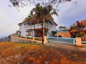 Villa batu malang swimming pool