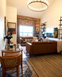 UGA Penthouse Downtown Athens Walk To Stadium