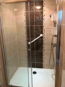 2 Bedroom entire Bungalow with off road parking in the heart of Stoke