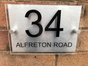 2 Bedroom entire Bungalow with off road parking in the heart of Stoke