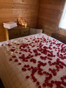 Log Cabin in the City with hot tub