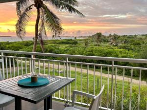 Newly Renovated 1 Bedroom Condo With Amazing Seaview! Beachfront Pool!