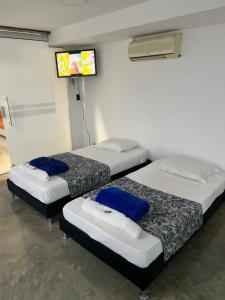 Apartamento para grupos grandes dentro de centro comercial con frisby