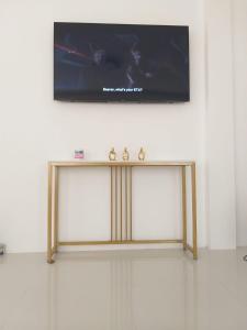 Little White House near Royal Farm Resort