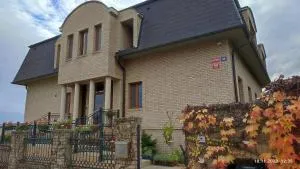 Villa Homestay Nad Helmrovkou - Řež