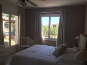 Villas VILLA 4* avec PISCINE dans le bas du village de BORMES les MIMOSAS : photos des chambres