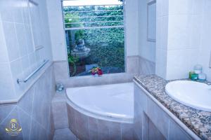 Royal Highness Lux Guesthouse