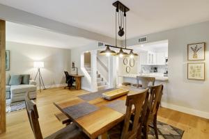 Two Kings Double & Bunk Bed Sleep 8 w Beach Gear & Bike Rentals Harbourtown Pool