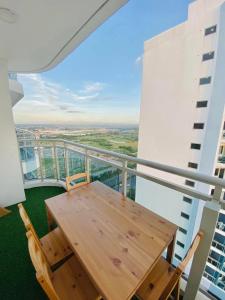 1BR-MonteCarloBliss by The Bali Corner at Azure North, 25th Floor, Full view of Beach Resort Amenities