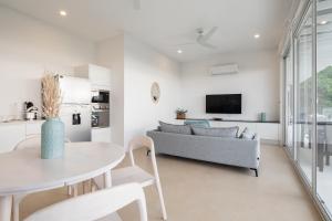 CASA AYLA B - charming 2BR ocean view condo in Flamingo