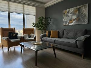 Skyline Retreat Apartment at Sky Towers with Spa and Fitness Access