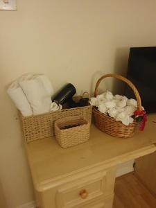 Double size and Single room in Barking