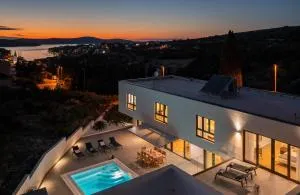 Villa Smiljana with swimming pool - Ložišće