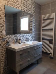 Sejours chez l'habitant Chambre spacieuse : photos des chambres