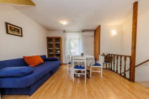 Apartments by the sea Kastel Luksic, Kastela - 21921