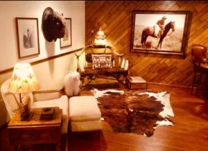 Trail Boss King EnSuite-Prairie Rose B&B - 1200 sq ft Suite - 夏延