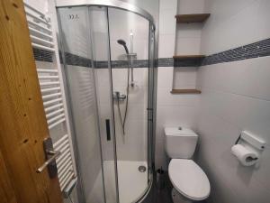 Charmant studio 19m², idéal 3 pers, avec terrasse et parking, proche commerces et navette ski - FR-1-342-307