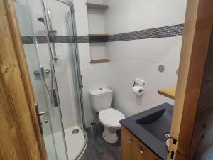 Charmant studio 19m², idéal 3 pers, avec terrasse et parking, proche commerces et navette ski - FR-1-342-307