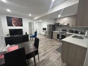 Seton Villas Cozy (Lower) Suite - High River