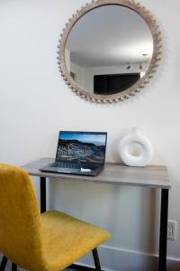 Chic 1-BR Condo; Parking included; Downtown Core