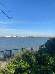 Impeccable 2-Bed Apartment in London