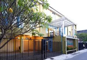 Pineapple Mansion Guest House Solo - Grogol