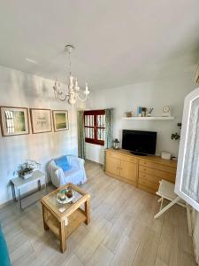 CASA EN PLENO CENTRO DE LA CALA DE MIJAS by Holidays2Rent