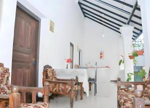 Travellers Hostel Hikkaduwa