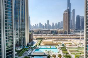 Meerak Homes - Burj Khalifa and Fountain view Downtown Elegant 2 bed apartment , Free Wifi, Parking, Gym and Pool