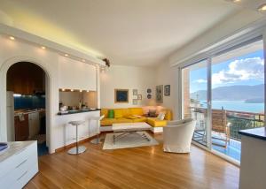 WELCOME RIVIERA-Paradiso 12-PARKING 2,25 METERS WIDE-vista mare stupenda-balcone con vista meravigliosa-terrazza sovrastante di 70 mq esterna-