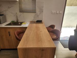 Camelia Bldg, Groundfloor, 3 min to beach