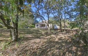 Maisons de vacances Beautiful Home In Barjac With Kitchen : photos des chambres