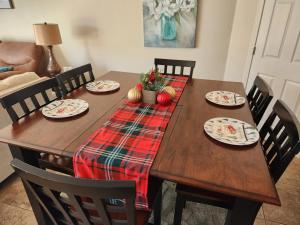 Peaceful 1st floor lakeside condo minutes from Osage Beach and Ozark State Park