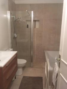 Villas VILLA 4* avec PISCINE dans le bas du village de BORMES les MIMOSAS : photos des chambres