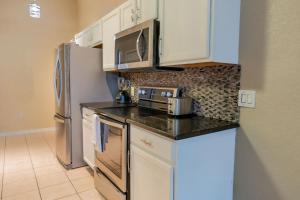 Home in davenport Cheerful 4-bedroom with pool
