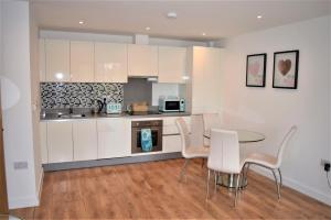 Urban Gem Apartment- Free parking