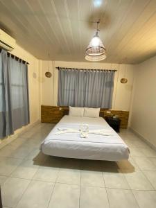 Ecran Riverfront Guesthouse