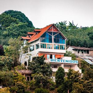 Hostal y Restaurante Lujans