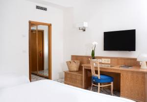 Standard Double or Twin Room with Balcony room in Grand Hotel Vesuvio