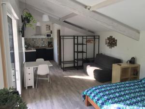 Appartements studio avec jardin en campagne : photos des chambres