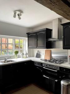 Entire Georgian luxury house - 3 Storey- High St Henley-in-Arden -Two bedrooms-Sleeps 4 people Close to Stratford upon Avon - Warwick - Solihull - NEC